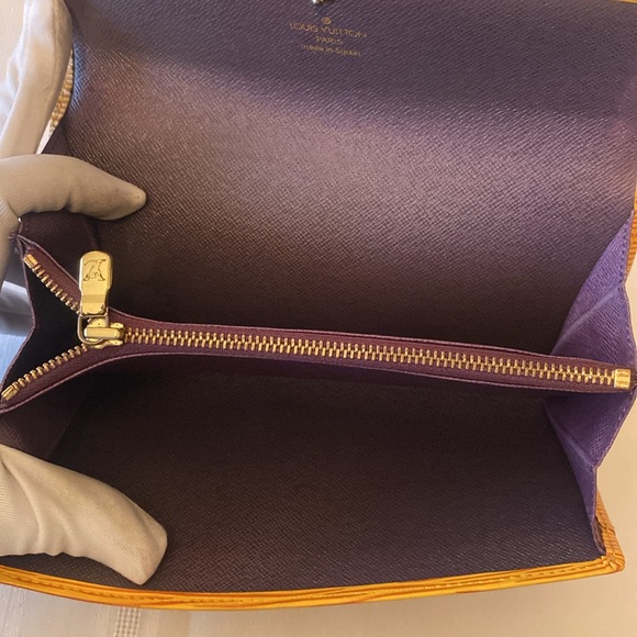 Louis Vuitton Sarah Wallet - Picture 8 of 10